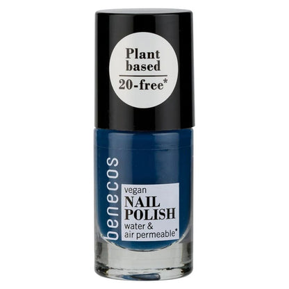 blått nagellack