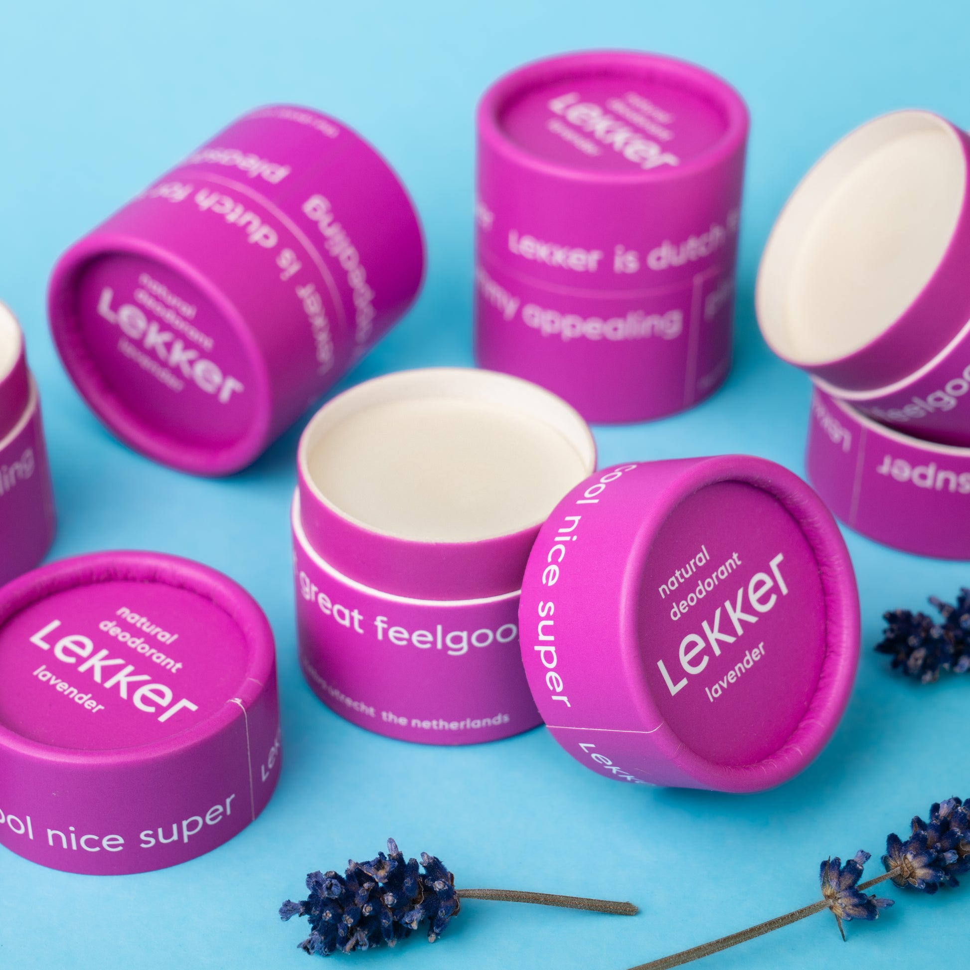 Flera burkar LEKKER Feel Floral naturlig deodorantkräm. Vegansk deodorant med blommig doft