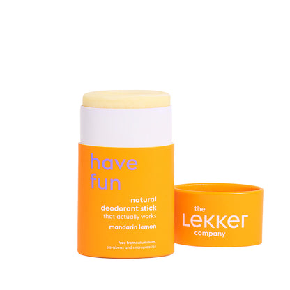 LEKKER Have Fun naturlig vegansk deodorant stick i orange förpackning med avtaget lock